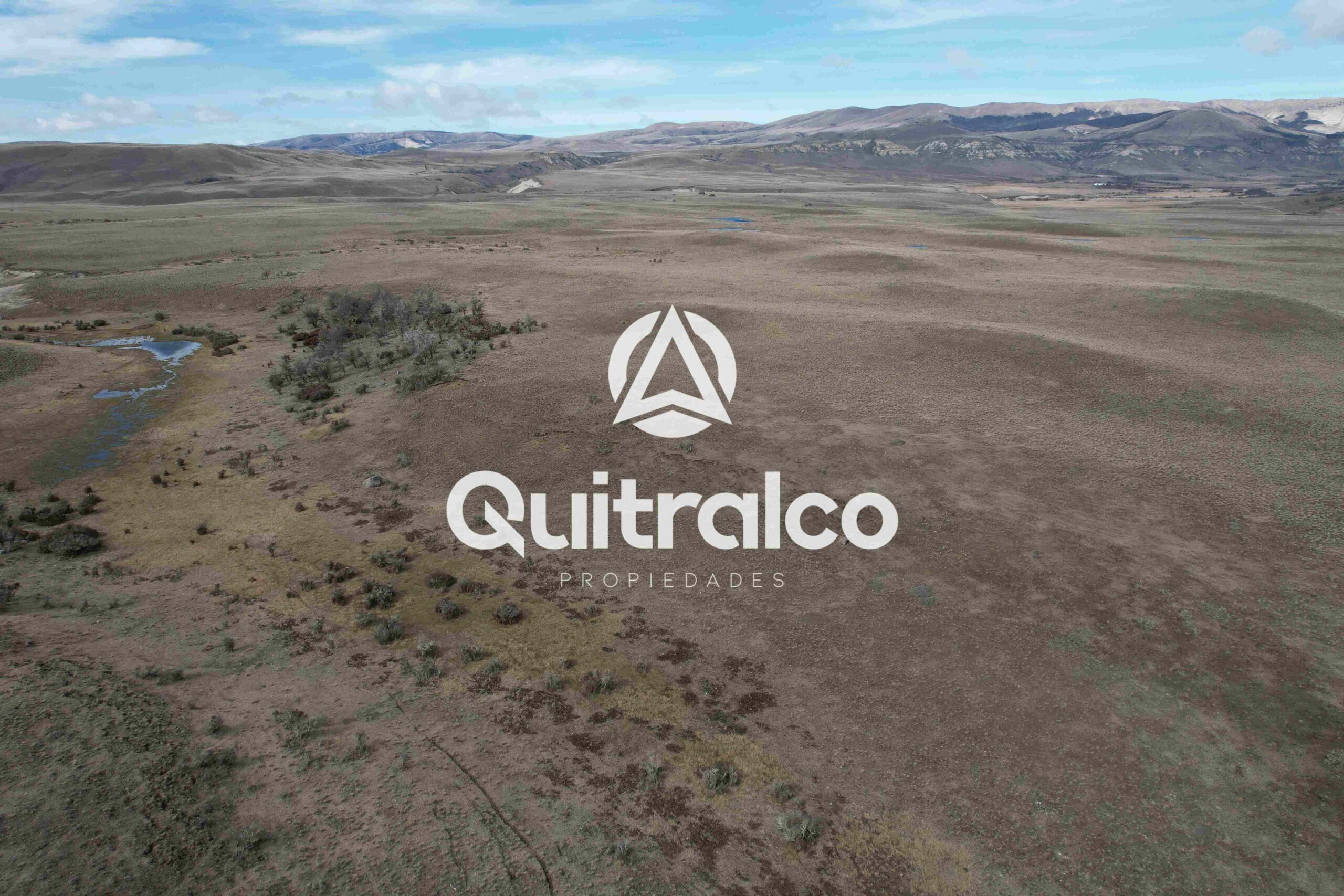 Predio de lomajes suaves para ganadería en Patagonia